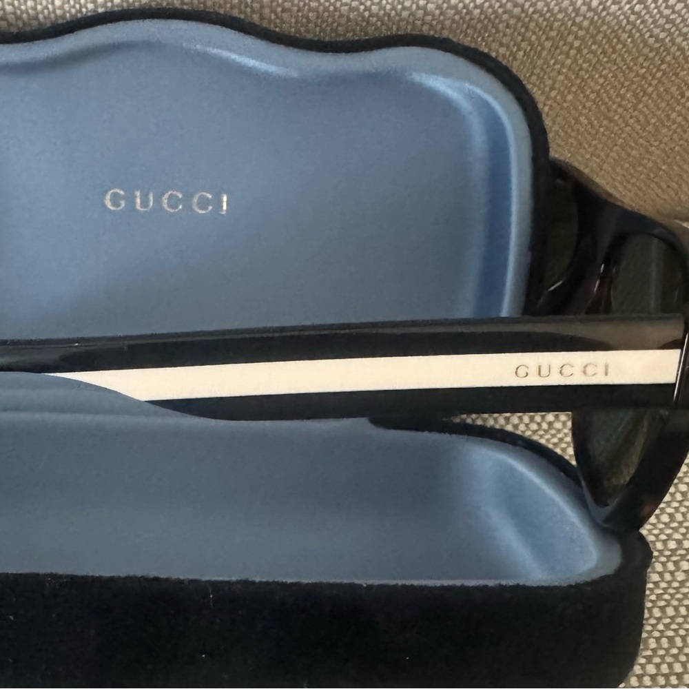 Gucci Black Unisex Sunglasses with Case Slight Scuffs - Picture 10 of 13